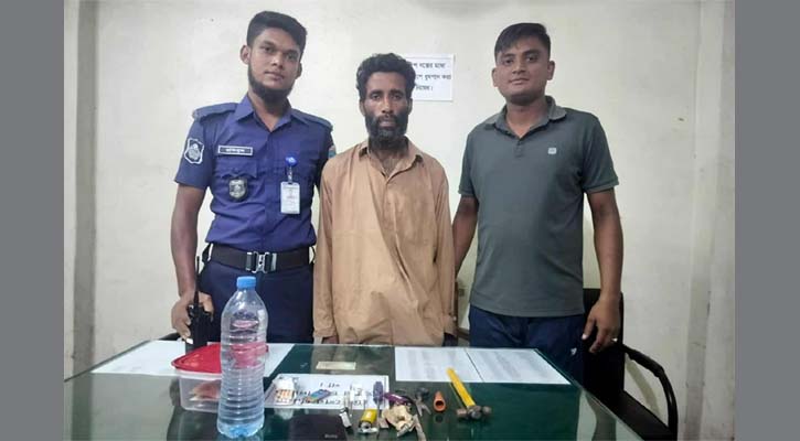 যশোর জেনারেল হাসপাতাল থেকে মাদকসহ যুবক আটক